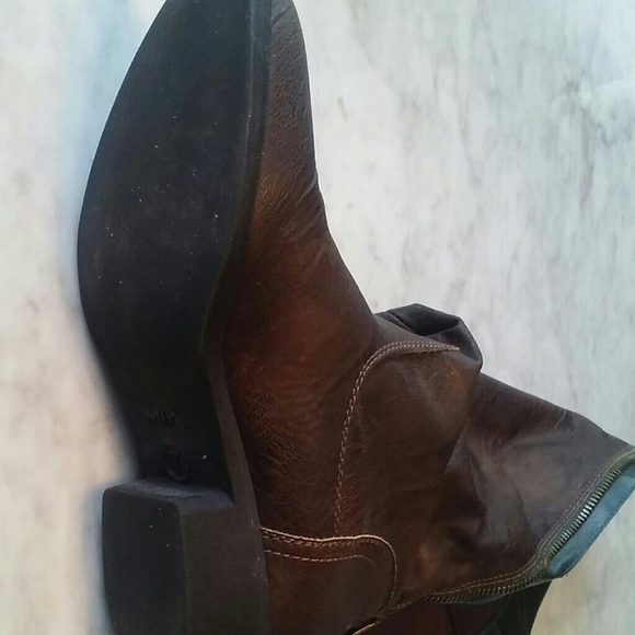 Made made material tall boots - Picture 4 of 5